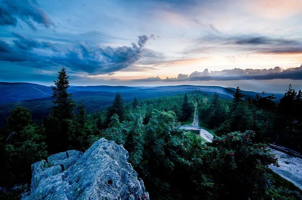 Jakie góry są w Szklarskiej Porębie? Odkryj Karkonosze i Góry Izerskie
